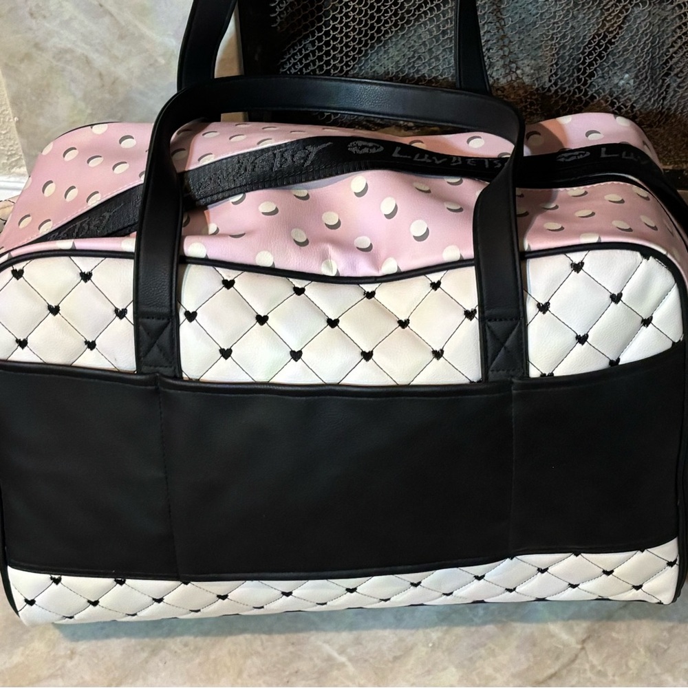 Betsey Johnson Quilted White, Pink, and Black Travel/Overnight Bag With Clutch. - Picture 7 of 16